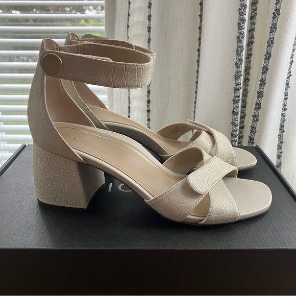 Vionic Leather Sandals - Picture 4 of 5